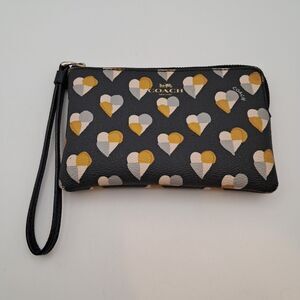 Coach  Zip Wristlet In Signature Canvas With Heart Print Cash Coin Card
